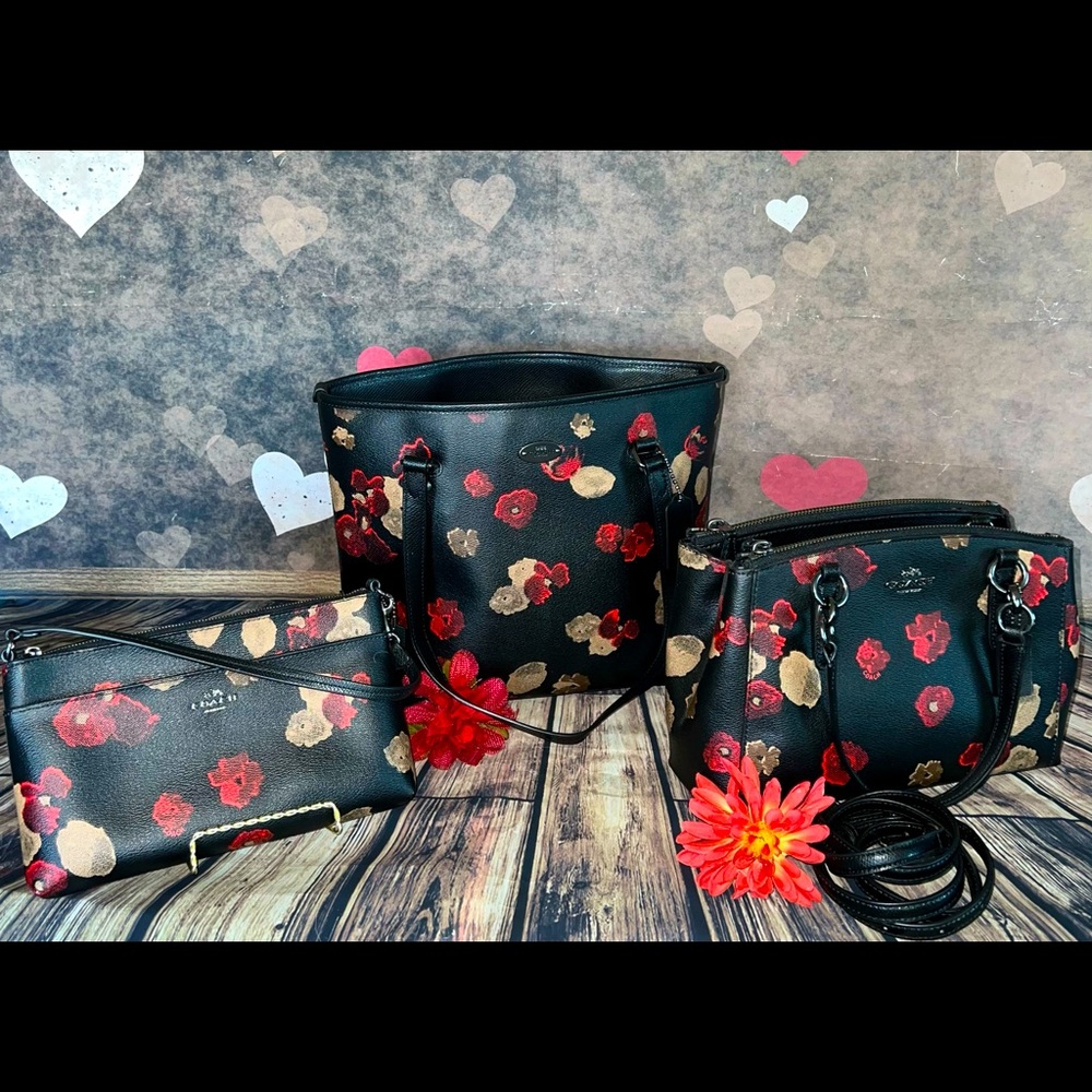 COACH 🌺FLORAL TOTE , HANDBAG CARRYALL AND LARGE WRISTLET 🌺